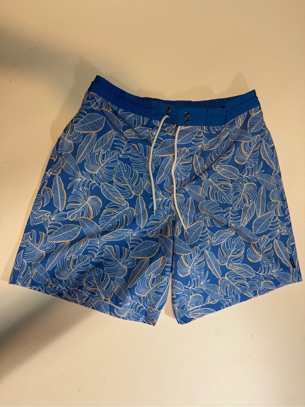 Leaf-Print Men's Blue Swim Trunks with Drawstring Waist